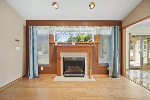 Living - 1771 N Sutton Rd, Jackson, MI 49202 photo 2 of 3