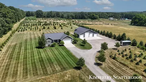 12566 Hoskins Ave NE, Cedar Springs, MI 49319