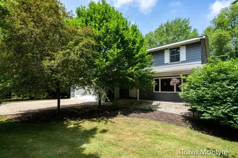 8435 Whispering Pine Ct, Zeeland, MI 49464