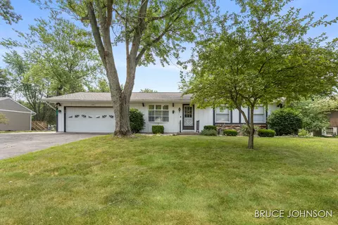 1236 S Van Bruggen Dr, Plainwell, MI 49080