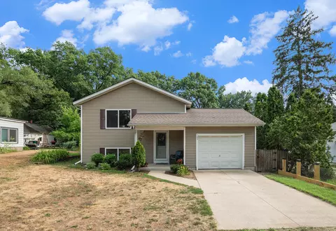 80 Vander Veen Ave, Holland, MI 49424