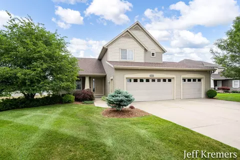 5692 Nile Dr SW, Wyoming, MI 49418