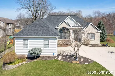 2587 Pine Dunes Dr SW, Wyoming, MI 49418