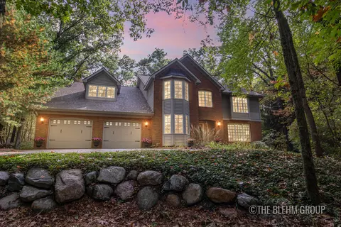 6340 Cannon Highlands Dr NE, Belmont, MI 49306