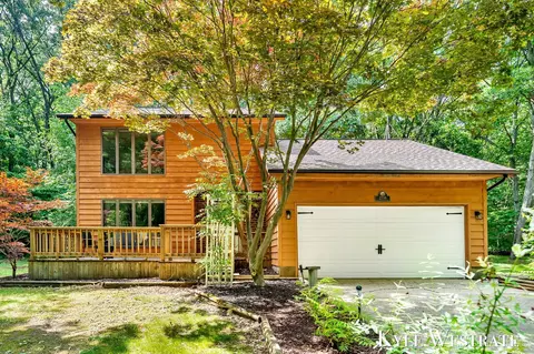 2735 E White Lake Dr, Twin Lake, MI 49457