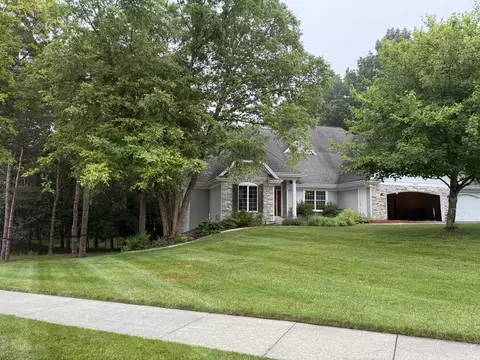2322 Hearthside Dr SE, Ada, MI 49301