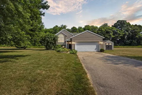 6487 Fox Run Dr NE, Rockford, MI 49341