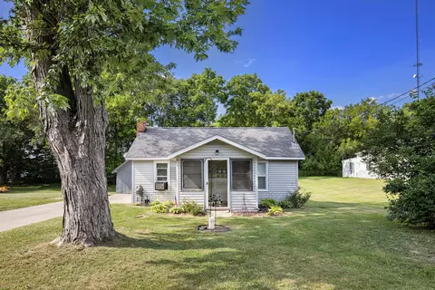 95 W North St, Ionia, MI 48846