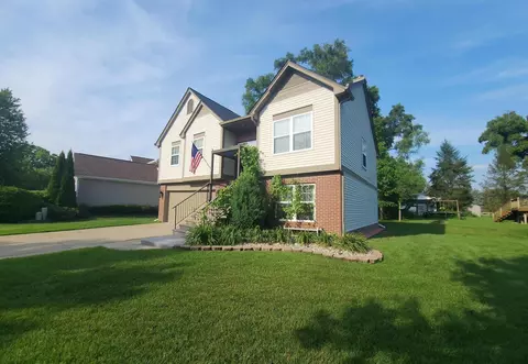 1384 Pond View Ct, Wixom, MI 48393