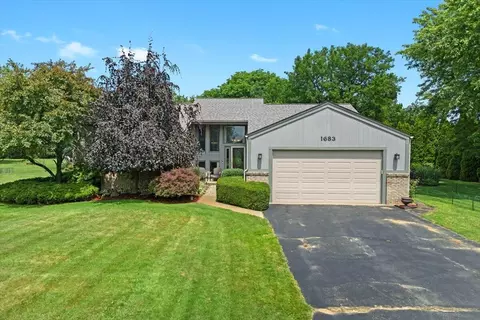 1683 Majon Dr, Highland, MI 48356