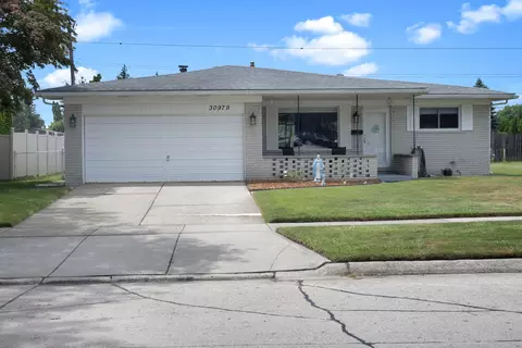 30979 Boewe Dr, Warren, MI 48092