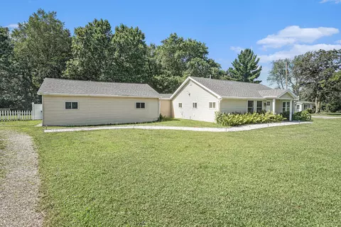 984 106th Ave, Plainwell, MI 49080 photo 2