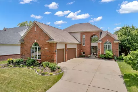 723 Bay Pointe Dr, Oxford, MI 48371