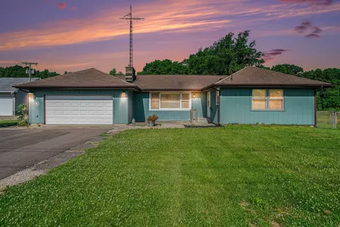 53266 Us-131, Three Rivers, MI 49093