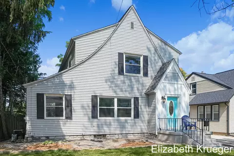 1215 Emerald Ave NE, Grand Rapids, MI 49505
