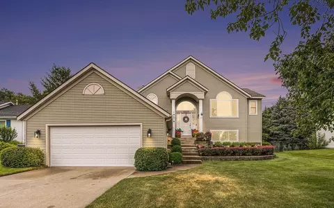 1527 Wiersma Dr, Zeeland, MI 49464