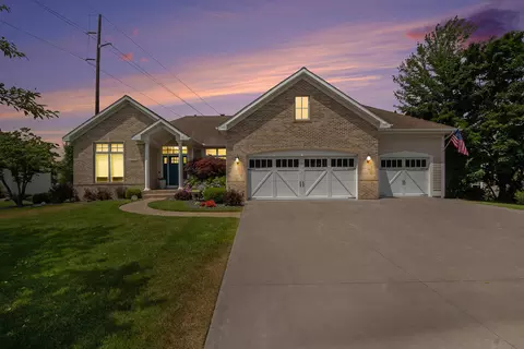 172 Bay Meadows Dr, Holland, MI 49424