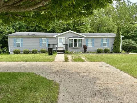 2769 W Lake Rd, Hart, MI 49420