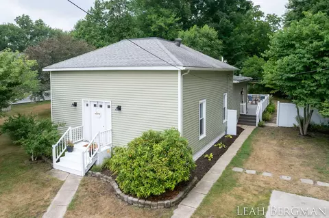 17183 Main St, Nunica, MI 49448