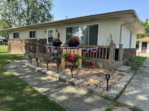 39909 Bridgeview St, Harrison Township, MI 48045