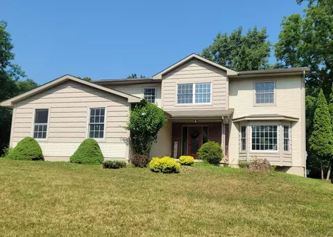 5900 Mary King Dr, Jackson, MI 49201