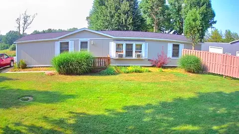 710 Ewing Rd, Lawton, MI 49065