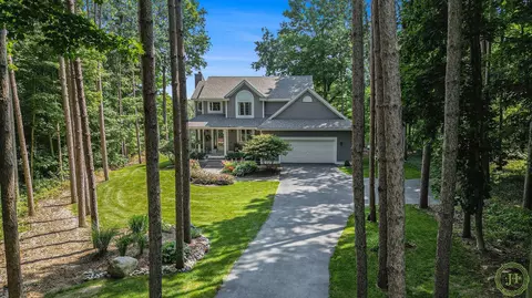 7476 68th St SE, Caledonia, MI 49316