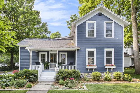 433 W Bridge St, Plainwell, MI 49080