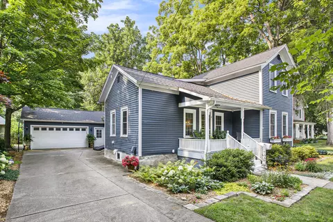 433 W Bridge St, Plainwell, MI 49080 photo 3