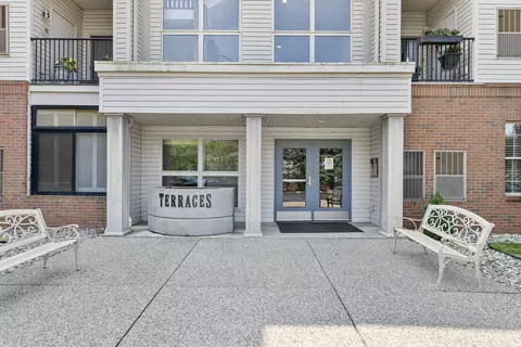 39144 Hayes Rd, Clinton Twp, MI 48038