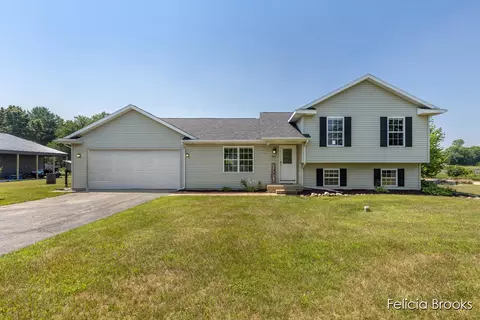 3381 Stager Dr, Middleville, MI 49333