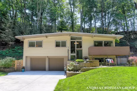 140 Grand Ave, Grand Haven, MI 49417