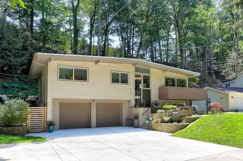 140 Grand Ave, Grand Haven, MI 49417