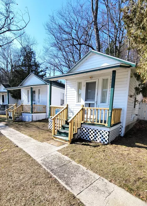 8568 S Portage Point Dr UNIT 3, Onekama, MI 49675