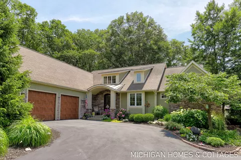 327 S Lakeshore Dr, Holland, MI 49424