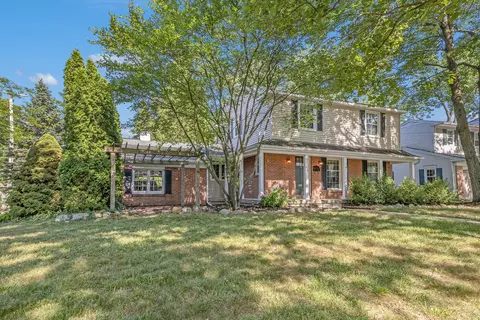 2104 Chesaning Dr SE, Grand Rapids, MI 49506