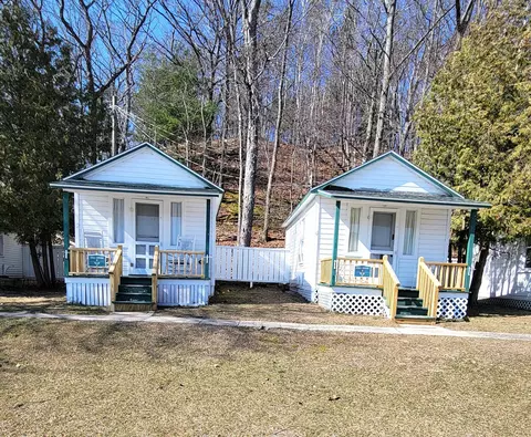 8556 S Portage Point Dr UNIT 4, Onekama, MI 49675