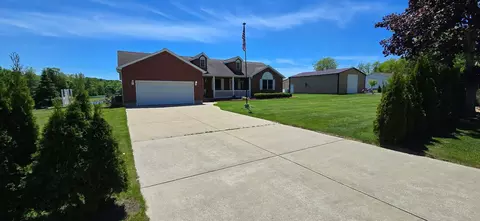 8683 E Hawley Rd, Hesperia, MI 49421
