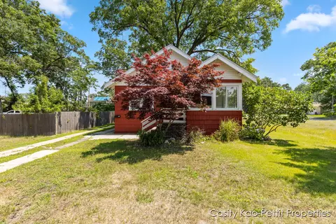 1848 Commerce St, Muskegon, MI 49441
