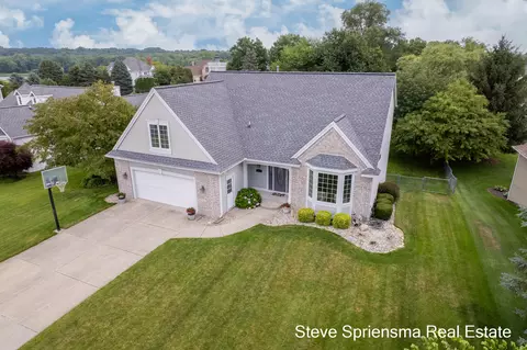 1021 Lumina Dr, Jenison, MI 49428