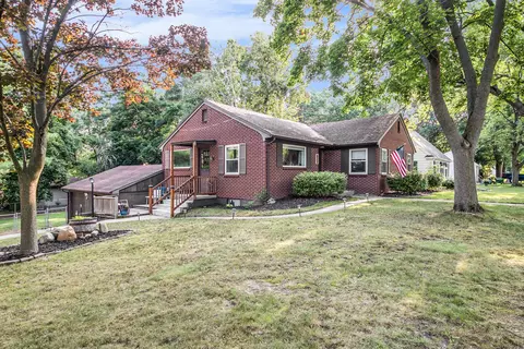 822 W Orange St, Greenville, MI 48838