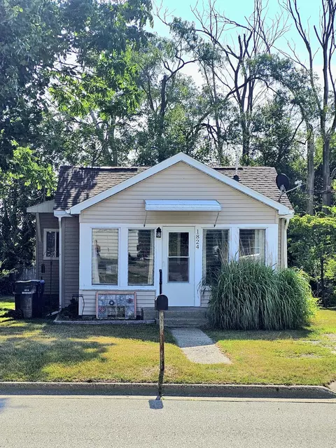 1824 Dowd St, Muskegon, MI 49441