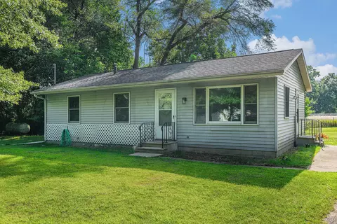 1183 102nd Ave, Plainwell, MI 49080