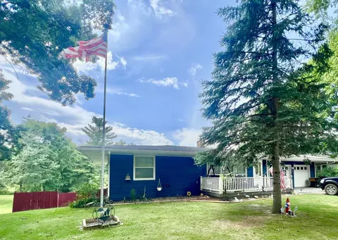 1806 Barr St, Hillsdale, MI 49242