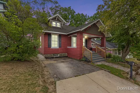418 Taylor Ct, Ionia, MI 48846