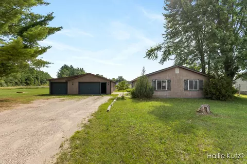3230 Johnson Ave, Newaygo, MI 49337 photo 2