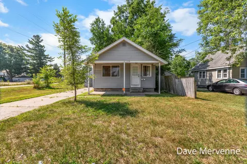 110 Bellevue St SW, Wyoming, MI 49548