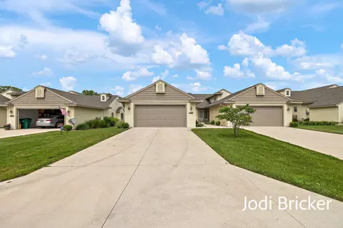 1222 S Timberview Dr # 44, Whitehall, MI 49461