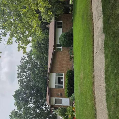 986 Watson Dr, Saline, MI 48176