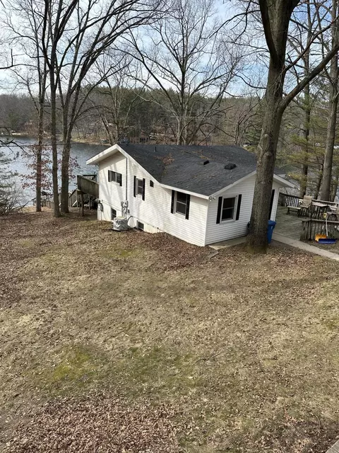 5416 Laura Dr, Shelbyville, MI 49344